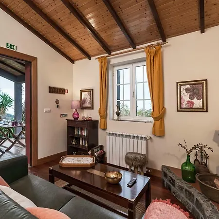 Quinta Devonia By An Island *