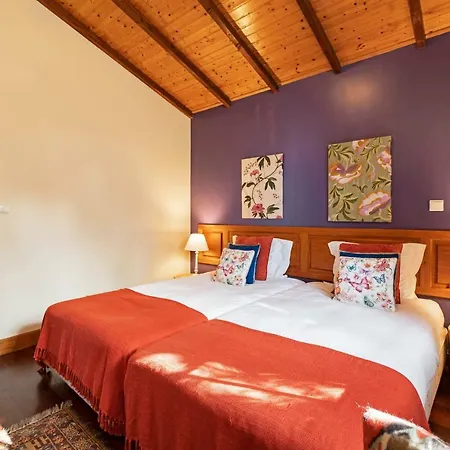 Quinta Devonia By An Island