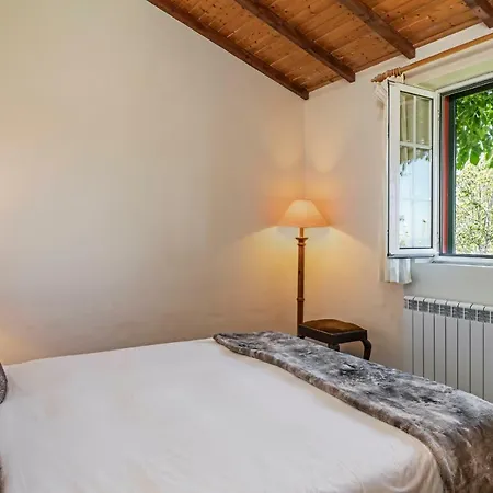 Quinta Devonia By An Island