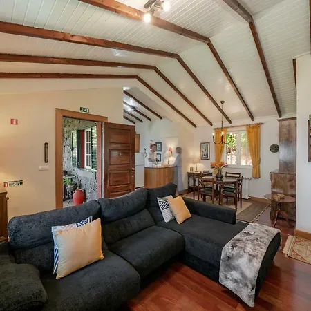 Quinta Devonia By An Island *