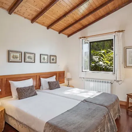 Quinta Devonia By An Island