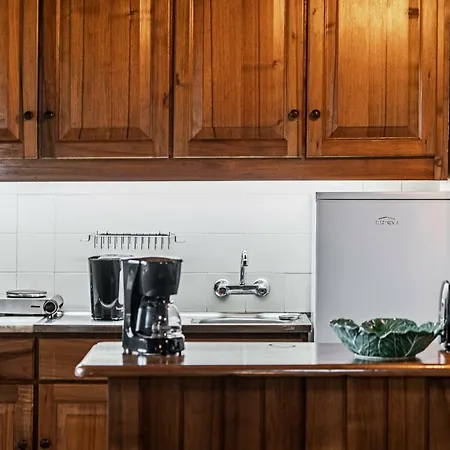 Quinta Devonia By An Island