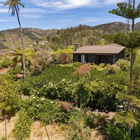 Quinta Devonia By An Island