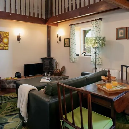 Quinta Devonia By An Island *