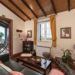 Quinta Devonia By An Island *