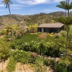 Quinta Devonia By An Island
