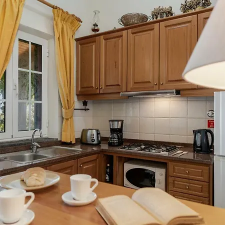 Quinta Devonia By An Island