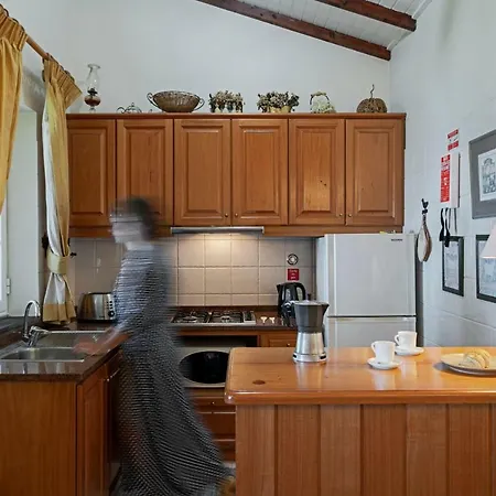 Quinta Devonia By An Island