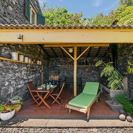 Quinta Devonia By An Island