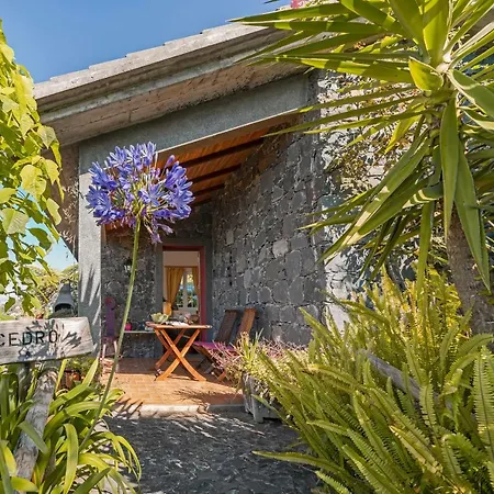 Quinta Devonia By An Island *