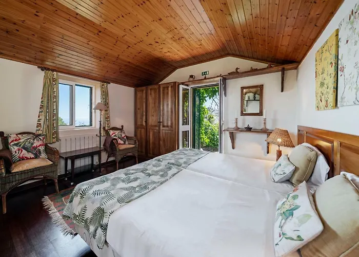 Quinta Devonia By An Island *