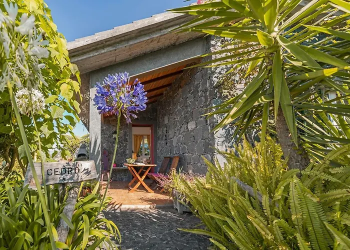 Quinta Devonia By An Island *