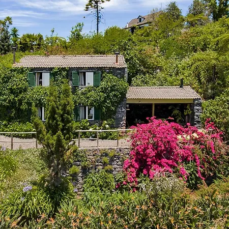 Quinta Devonia By An Island *