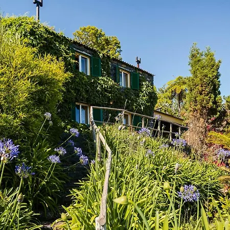 Quinta Devonia By An Island