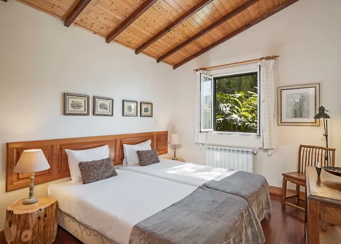 Quinta Devonia By An Island